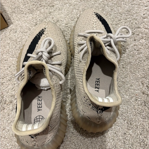 Yeezy Boost 350 V2 - Cream and Black - Picture 2 of 6